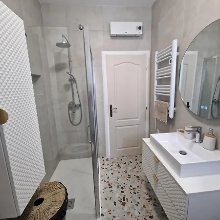 Premier Apartment